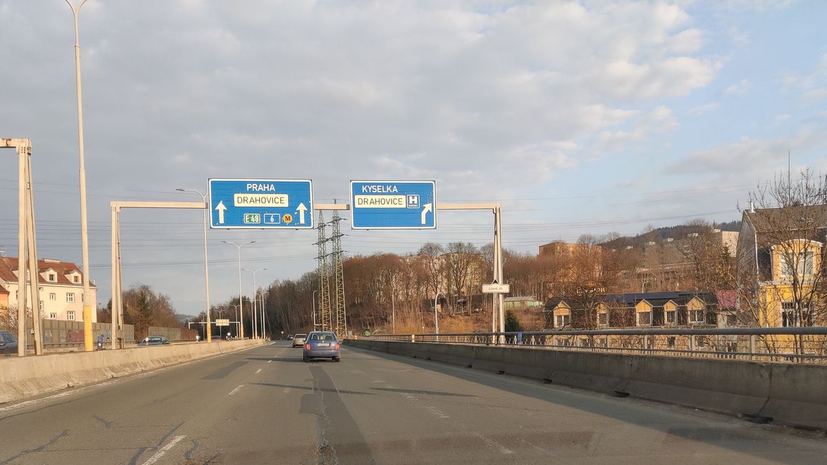 Komplikace pro dopravu ve Varech: Odstartovala oprava Pražského mostu